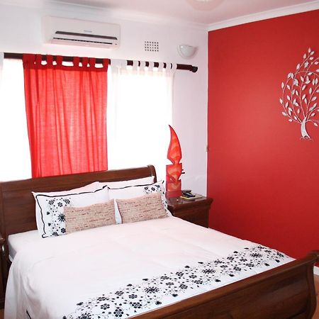 Sunflower Court Bed And Breakfast Габороне Екстериор снимка