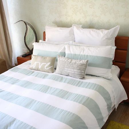 Sunflower Court Bed And Breakfast Габороне Екстериор снимка