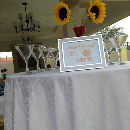 Sunflower Court Bed And Breakfast Габороне Екстериор снимка
