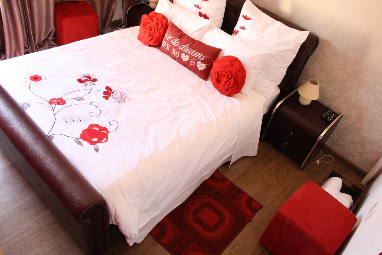 Sunflower Court Bed And Breakfast Габороне Екстериор снимка