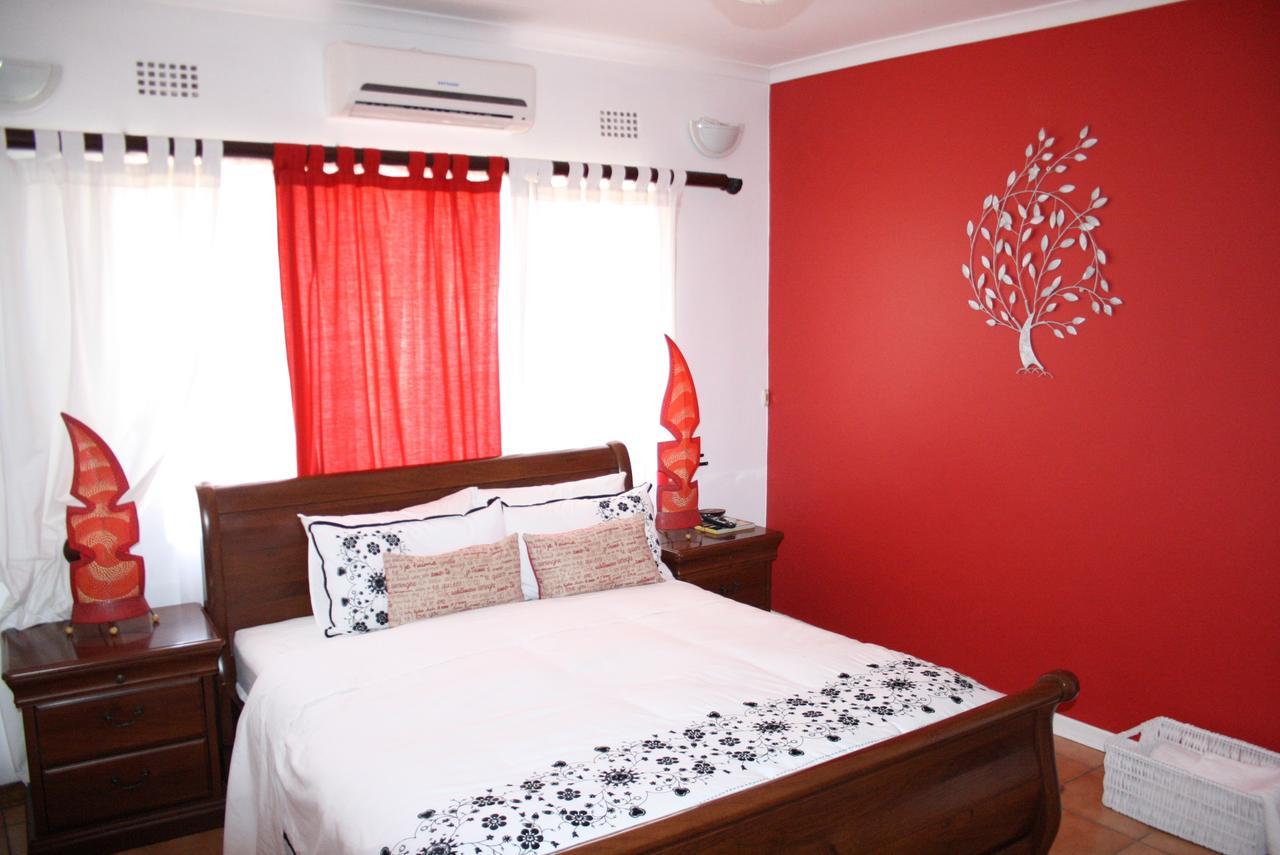 Sunflower Court Bed And Breakfast Габороне Екстериор снимка