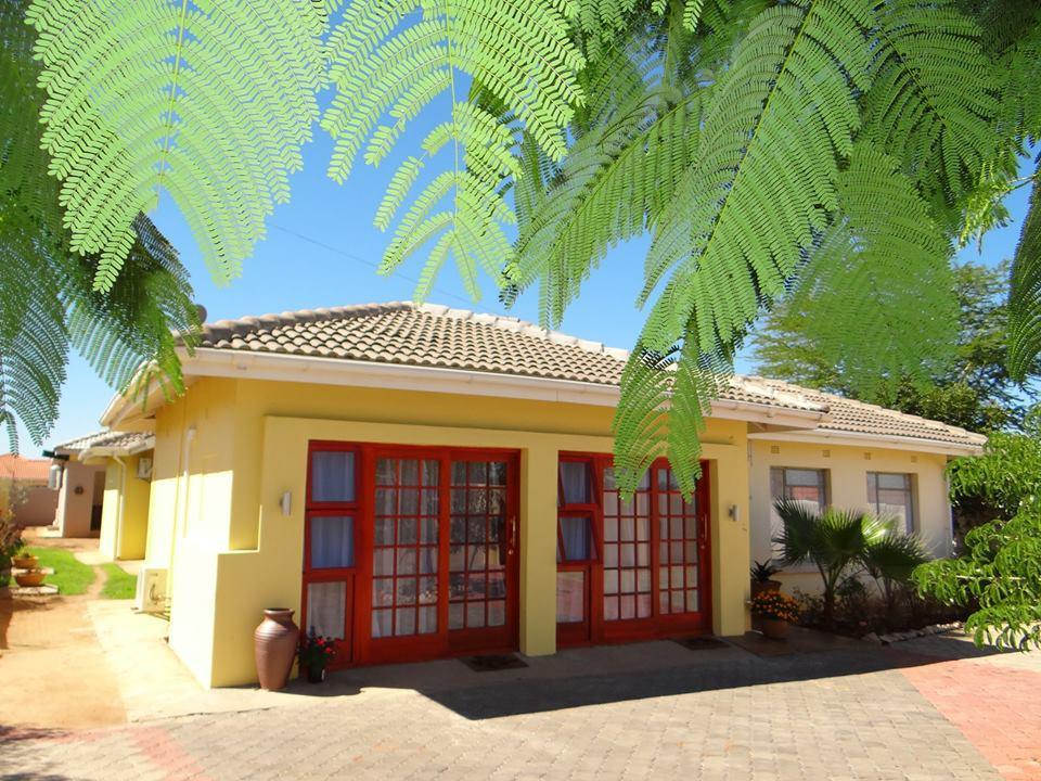 Sunflower Court Bed And Breakfast Габороне Екстериор снимка